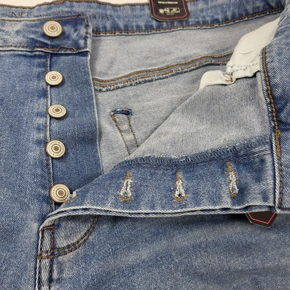 No Boundaries NOBO Destructed Mom Jeans 19‎ Super High Rise Raw Hem Medium Wash